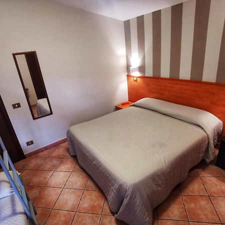 Hotel Piscina La Suite Prossedi Exterior photo