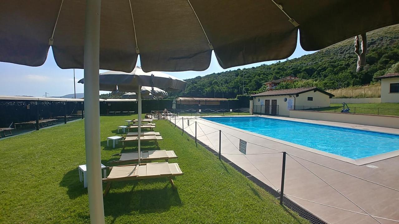 Hotel Piscina La Suite Prossedi Exterior photo