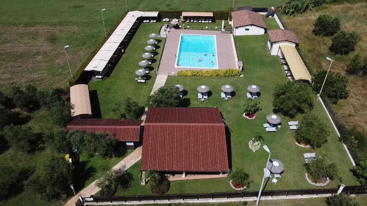 Hotel Piscina La Suite Prossedi Exterior photo
