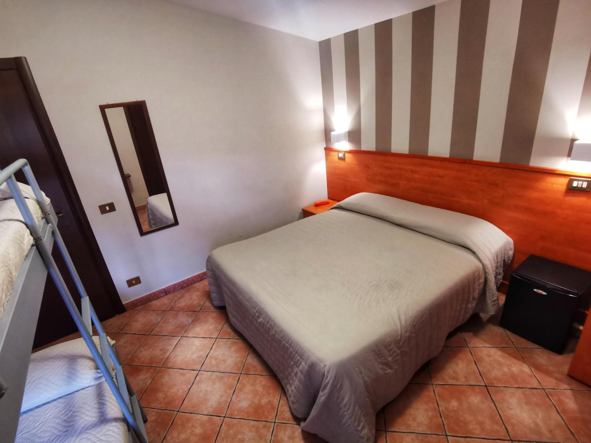 Hotel Piscina La Suite Prossedi Exterior photo